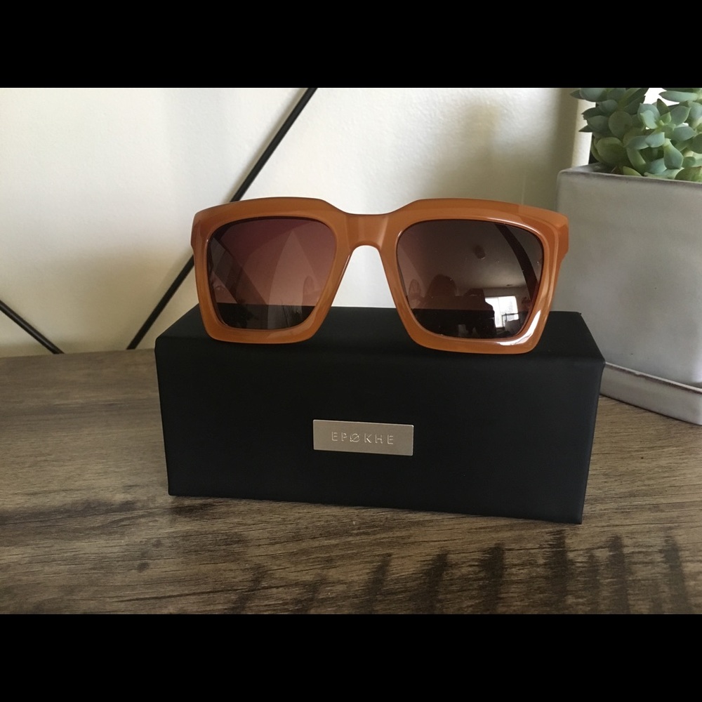 Modern Vintage Epøkhe Boris Sunglasses- Caramel